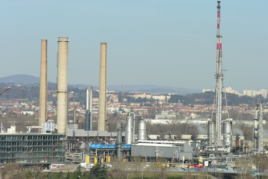 raffinerie de pétrole en zone urbaine