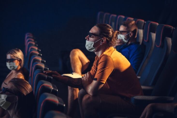 spectacle-masque-master1305-AdobeStock_374165565 600x400
