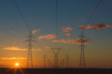 Achats d'énergie dans les collectivités : comment sécuriser ses contrats d'électricité dans un marché volatil ?