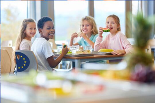A l’école, l’Europe soutient une alimentation plus saine et de proximité