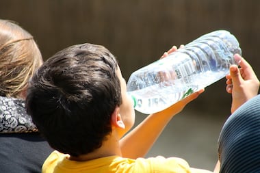 Canicule : les collectivités sommées d'adapter leurs écoles par le ministère