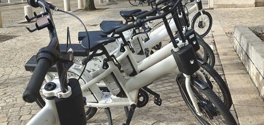 Mobilités durables : comment orchestrer les vélos en free-floating et en LLD sur un territoire ?