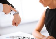 Retards répétés d’un agent public : l’intérêt du service justifie un changement d’affectation