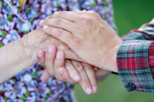 Protection-tutelle-personne âgée-senior-UNE