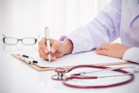 santé médecin prescription stéthoscope-UNE