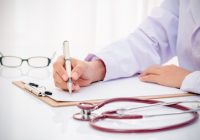 santé médecin prescription stéthoscope-UNE