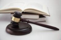 justice-marteau-juge-mandataire-UNE