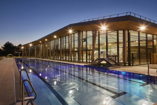 Avec Sa Piscine Le Pays Daix Attrape La Vague Du Contrat Rem