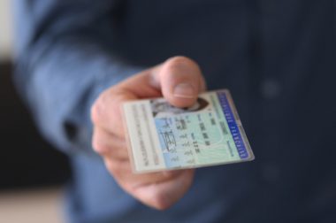 Que doit-on faire des documents d’identité déposés au service des objets trouvés ?