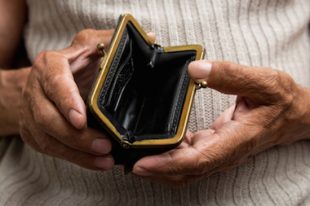 pauvreté-précarité-senior-UNE