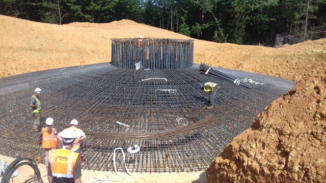 Ferraillage d’une fondation sur le parc éolien de Bois de Montrigaud