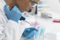 scientifique-laboratoire-recherche-UNE