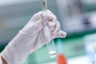 Laboratoire-recherche-éprouvette-UNE