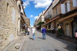 rue vide d'un centre-ville