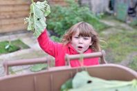 enfant-jardin