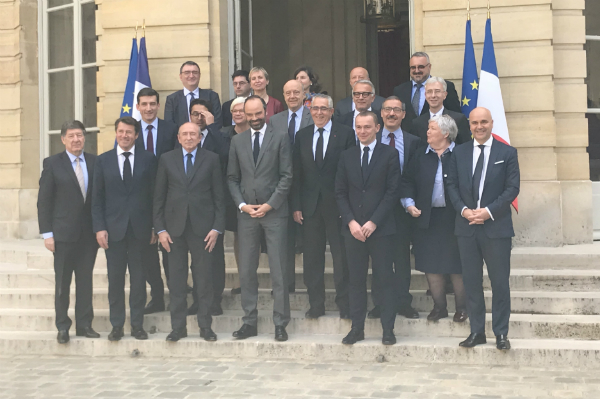 Signature des premiers contrats Etat-Collectivités, le 16 avril 2018 à Matignon.