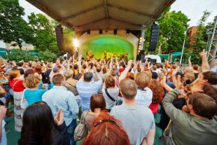 concert-festival-Pavel Losevsky via AdobeStock_51434993