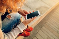 smartphone-jeunes-numerique-determined-AdobeStock_69498679