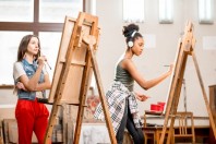 art-enseignement-jeunes-peinture-rh2010-adobestock-143118699-e1537868374755