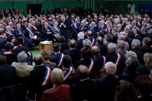 Emmanuel Macron, le 15 janvier, à Grand Bourgtheroulde (Eure) devant les maires du département, en ouverture du Grand Débat National