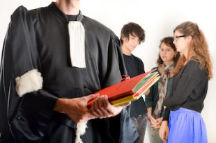 Justice - Avocat et adolescents