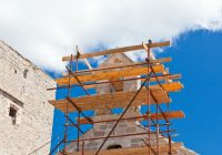 eglise-chantier-restauration-patrimoine-dvoevnore -AdobeStock