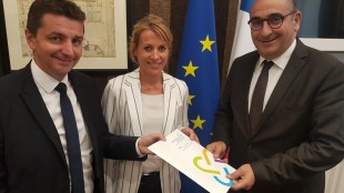 Gaël Perdriau, co-président de la commission sécurité de France urbaine, et Nathalie Koenders, première adjointe au maire de Dijon, ont remis leur contribution à Laurent Nunez.