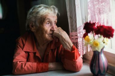 isolement-personne-agee-dependance-retraite