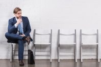 Un candidat attend pour son entretien d'embauche