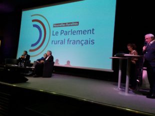 Première session pour le Parlement rural