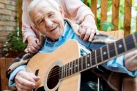 musique-guitare-personneagee-LIGHTFIELD STUDIOS-AdobeStock