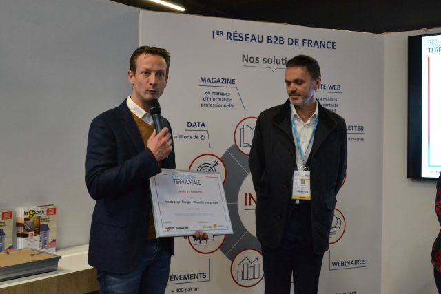 Guillaume Coutey, maire de Malaunay, et Vincent Pasutto, représentant de l'AITF. 