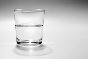 verre-moitie-vide