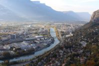 Vue de la Presqu'île et de l'Isère depuis la Bastille à Grenoble.