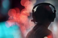technicien casque scène audio son intermittent spectacle concer