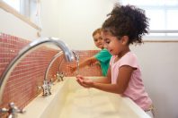 enfants lavage mains