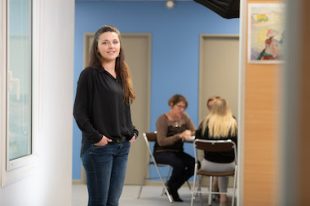 Portrait de Mme Anne-Sophie Hebrard, déléguée aux prestations familiales à l'Udaf de Valence