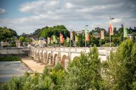 A Tours, c'est un élu écologiste, Emmanuel Denis, qui a pris les rennes de la mairie. Il doit d'ailleurs réunir mardi 21 juillet les maires EELV et PS récemment élus dans les grandes villes.
