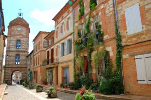 Auvillar-TarnetGaronne-patrimoine-vouvraysan-AdobeStock