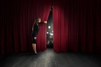 spectacle-scene-rideau-alphaspirit-AdobeStock