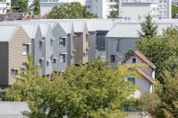 Les maisons en polycarbonate correspondent
au programme Villas Curie en centre-ville
de Tours.