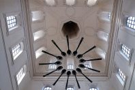 640px-Lyon2e-Grand-Hotel-Dieu-Cite-internationale-de-la-gastronomie-de_Lyon-Plafond-du-petit-dome-600x400