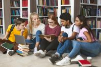 biblio-ados-Prostock-studio-AdobeStock_285195786
