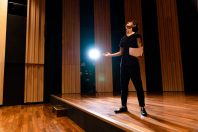 artiste-scene-repetition-metamorworks-AdobeStock_211082338-600x400