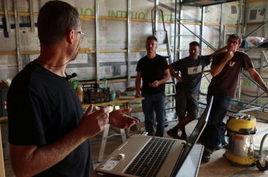Photo 2 - Les espaces conseil FAIRE organisent des formations, réunions, visites chantiers  pour les pros.