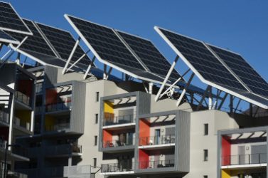 L'installation de panneaux solaires sur immeuble en copropriété