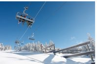 Remontées mécaniques en station de sport d'hiver