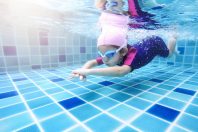 Natation piscine enfant