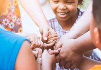 enfants groupe mains