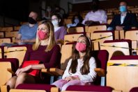 salle-spectacle-masque-JackF-AdobeStock_396276856-600x400